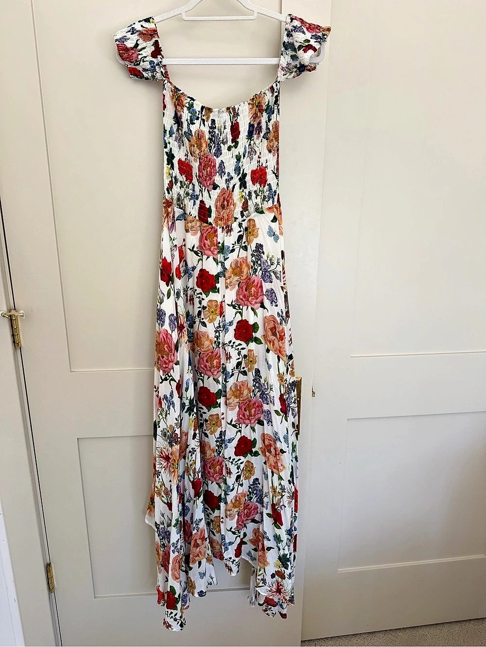 Olivaceous Floral Maxi Dress in White & Multicolor Size Medium Like New